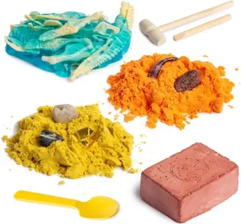 Jurassic World Dominion Earth Fossil Dig Kit