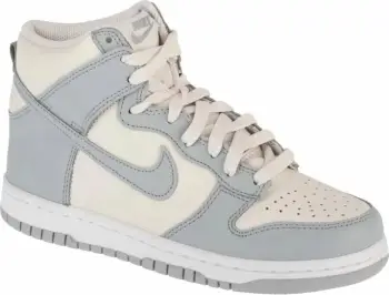 Atlete Nike për femra, të bardha