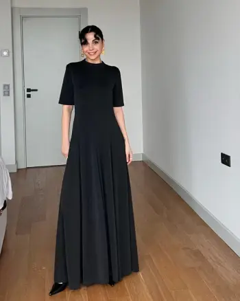 Fustan i Gjatë i Zi – Elegancë e Paharrueshme për Çdo Moment