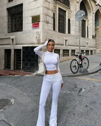 Set i bardhë – White suit