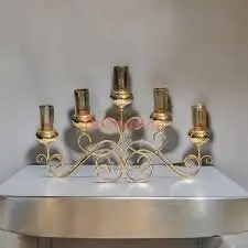 Shandan për Qirinj – Elegancë Klasike që Ndriçon me Butësi dhe Stil