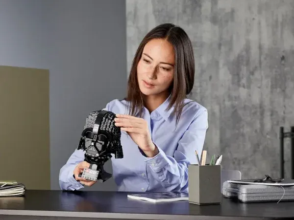 Lodër-Darth Vader Helmet 75304 Lego - 5