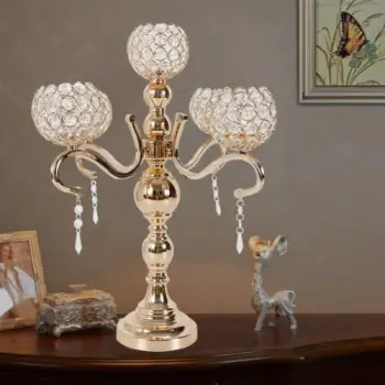Shandan për Qirinj – Simbol i Elegancës dhe Ngrohtësisë në Dekor