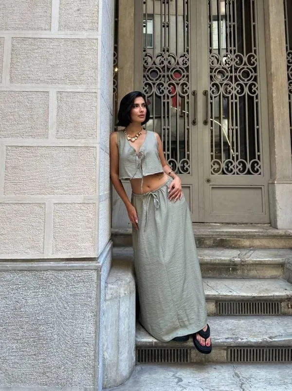 Set 2-pjesësh në ngjyrë hiri, me fustan dhe crop top - 1