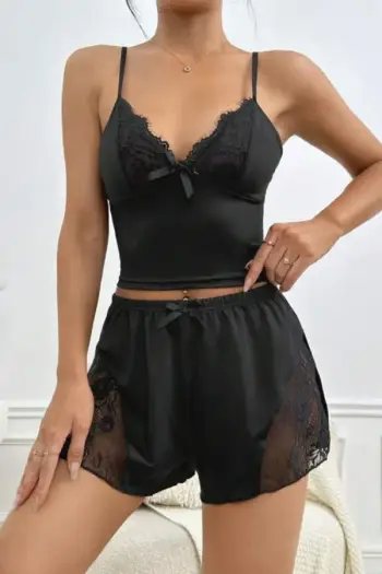 Set këmishë nate me pantallona të shkurtra dhe të çara të zeza BELLA NOTTE