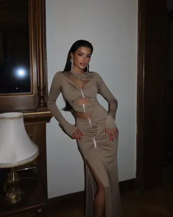 Fustan nude-long nude cutout dress