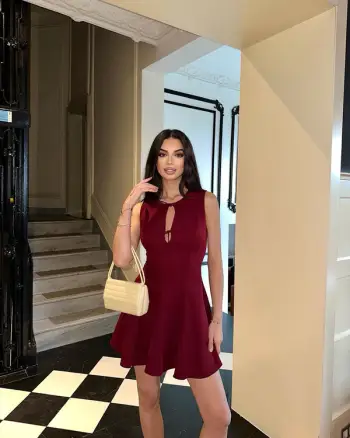 Fustan ngjyrë vishnje-cutout cherry short dress