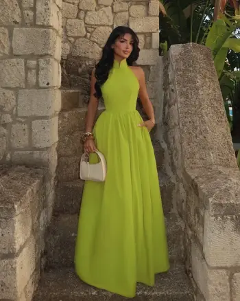 Fustan i Gjatë me Shpinë të Hapur dhe Prerje Elegante në Fyt – Ngjyrë Lime