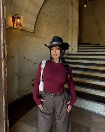 Bluzë ngjyrë vishnje – Simple Blouse Cherry Colour