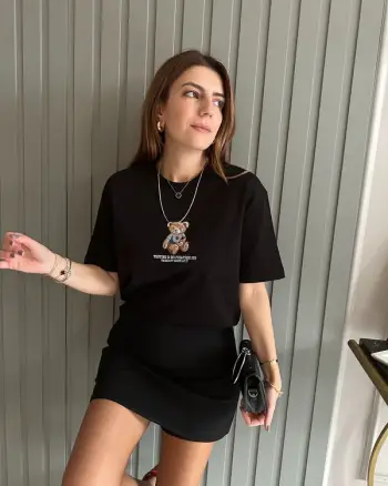 Maicë e zezë elegante dhe e rehatshme – Long V-Neck black Tshirt
