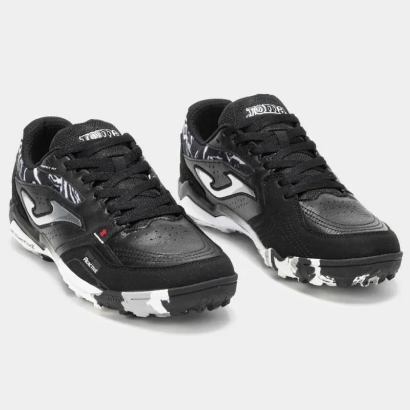 Atlete futbolli Joma, të zeza - 3