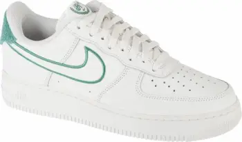 Atlete për meshkuj Nike, të bardha