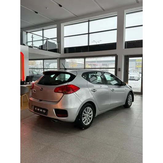 Kia Ceed - 4