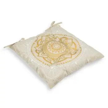 Jastëk për karrige bezhë me dizajn mandala gold dhe e bardhë 42x42cm