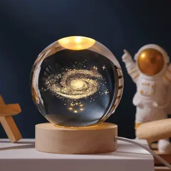 Glob qelqi dekorativ me bazë druri 3D me Galaxy me 7 ngjyra me kabllo USB