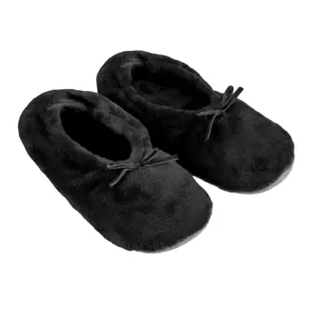 Pantoflatë për gra për dimër me fund ballerina me lidhëse të zezë.