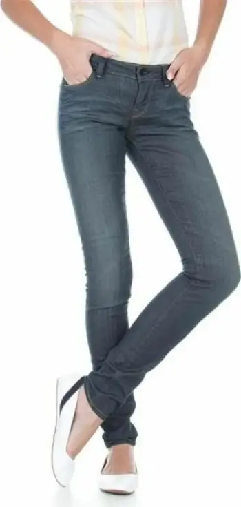 Pantallona xhins Guess femra