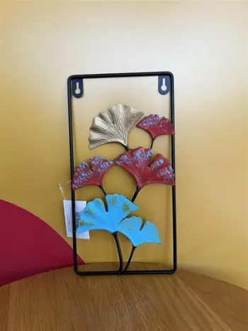 Dekor muri me gjethe metalike 16x30cm , gold , e kuqe , blu dhe e zezë . UNIMIKS