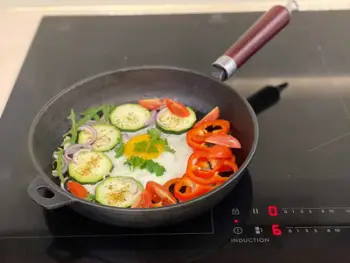 Tigan gize KRISBERG, 25 cm, i thellë, për induksion dhe gaz, i zi