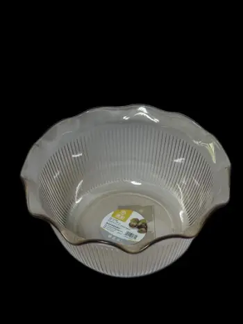 Pjatë plastike , hiri dhe kafe . UNIMIKS