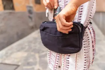 Çantë beli Lifeventure Kibo RFiD, madhësi Large, blu navy