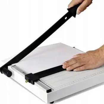 Prerëse giyotine për letër metalike, formati A4 A5, teh çeliku, e zezë