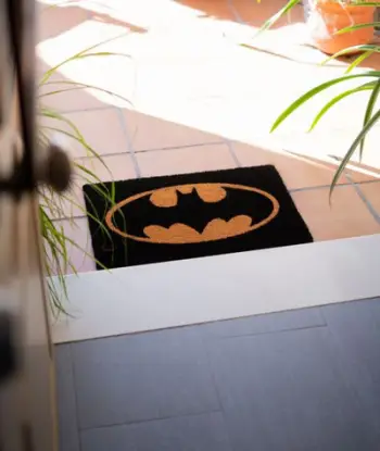 Tapet hyrës DC Comics Batman Logo, fibra kokerosi, bazë PVC kundër rrëshqitjes, kafe