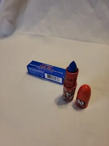 Ruzh buzësh MAC Viva Glam X Keith Haring Canal Blue, krem, qëndrueshmëri e gjatë, blu