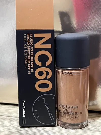 Fondatin MAC Studio Fix Fluid SPF 15, mbulim i plotë, nuanca Beige - 2