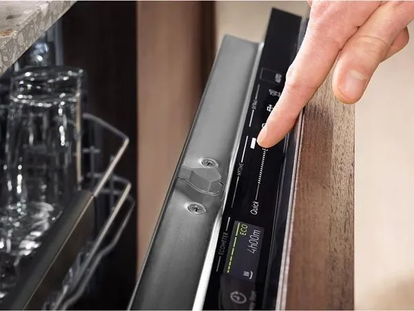 Lavastovije e integruar Electrolux EEQ47210L, 13 sete, klasa E, e bardhë - 10