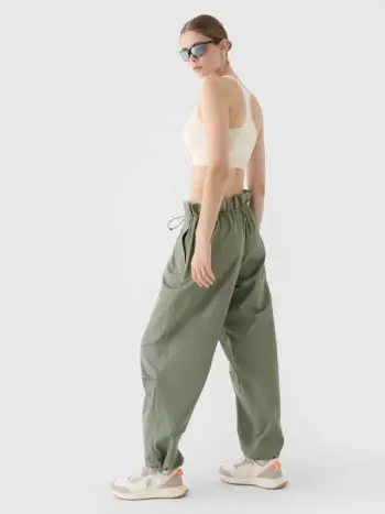 Pantallona oversize për femra 4f