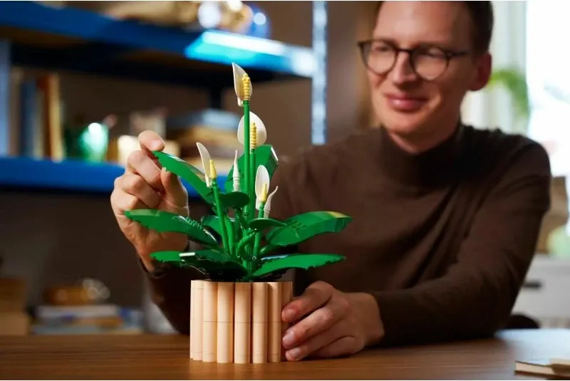 Set LEGO Botanical për të rritur, Spathiphyllum në vazo - 13