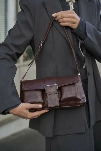 Çantë dore Zoozie Bags, ngjyrë kafe, MK1020225SV10-003