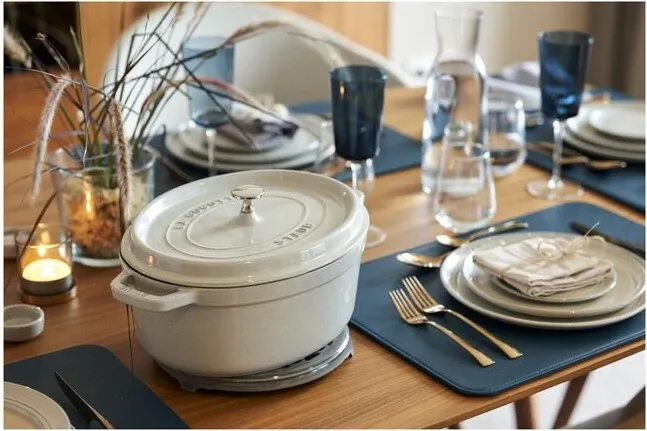 Tengjere ovale Staub La Cocotte, 3.2L, gize, e bardhë White Truffle - 2