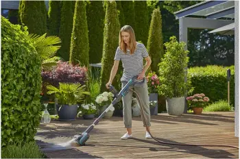 Pastrues me bateri GARDENA 14841-55, AquaBrush Patio Solo, gjelbër/gri