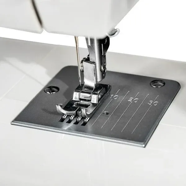 Makine qepëse Łucznik Karina 910, e bardhë - 5