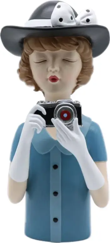 Figurë dekorative TRAVEL GIRL 6, shumëngjyrëshe, polirezine, 15x14x34cm