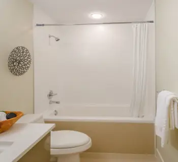 Shufër perde dushi Domoletti BATHROOM FRAME GRO-008-3, montim teleskopik, e bardhë