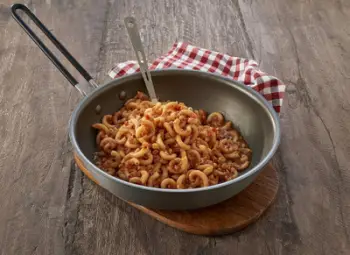 Vakt i gatshëm makarona Vegetarian Bolognese, pa mish, me salcë domate