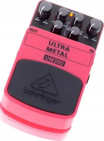 Pedal distorzioni Behringer Ultra Metal UM300, për kitarë elektrike, me EQ tredimensional, rozë