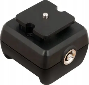 Adapter hot shoe për blic JJC JSC-2, me dalje PC Sync, i zi