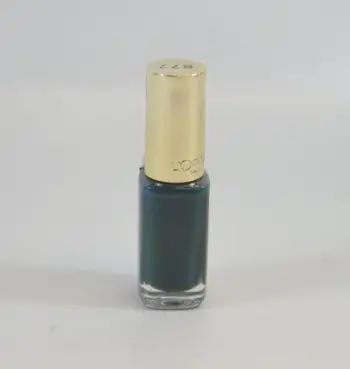 Lak thonjsh L'Oréal Paris Color Riche 877, shkëlqyes, blu e errët