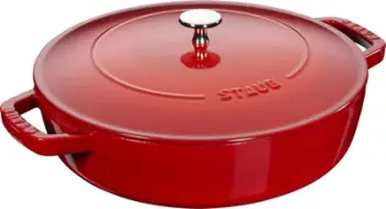 Kaserolë gize Staub Chistera 24 cm, 2.4L, e kuqe