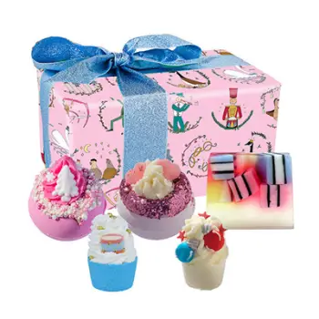 Set për trup Bomb Cosmetics 12 Days of Christmas, 2 x shkumë për vaskë + 2 x blloqe për vaskë + 1 sapun me glicerinë