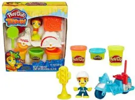 Set loje Play-Doh Town Hasbro, figurë me motoçikletë, 3 kuti plastelinë, shumëngjyrësh
