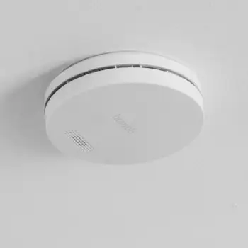 Detektor tymi inteligjent Hombli Smart Smoke Detector, i lidhur me aplikacion, i bardhë
