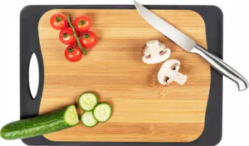 Dërrasë prerëse WENKO Cutting Board Combo, 33 x 23 cm, bambu dhe plastikë, e zezë