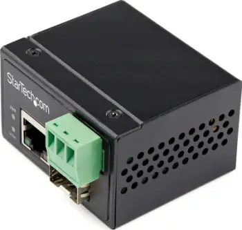 Konvertues media industrial StarTech.com, fibër në Ethernet, 10/100 Mbps, slot SFP, i zi