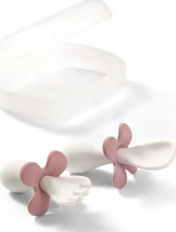 Set lugë dhe pirun për fëmijë BabyOno Ergonomic, 12m+, me kuti, shumëngjyrësh