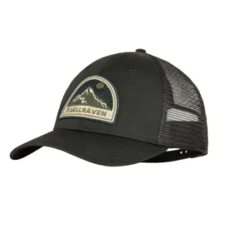 Kapelë Fjällräven Badge Trucker, rrjetë poliester, madhësi S M, e zezë